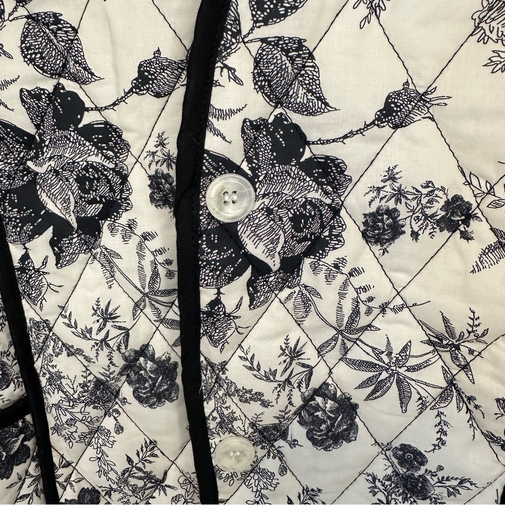 **NWT** So Me Quilted Floral Black and White Women's Jacket - Picture 4 of 13